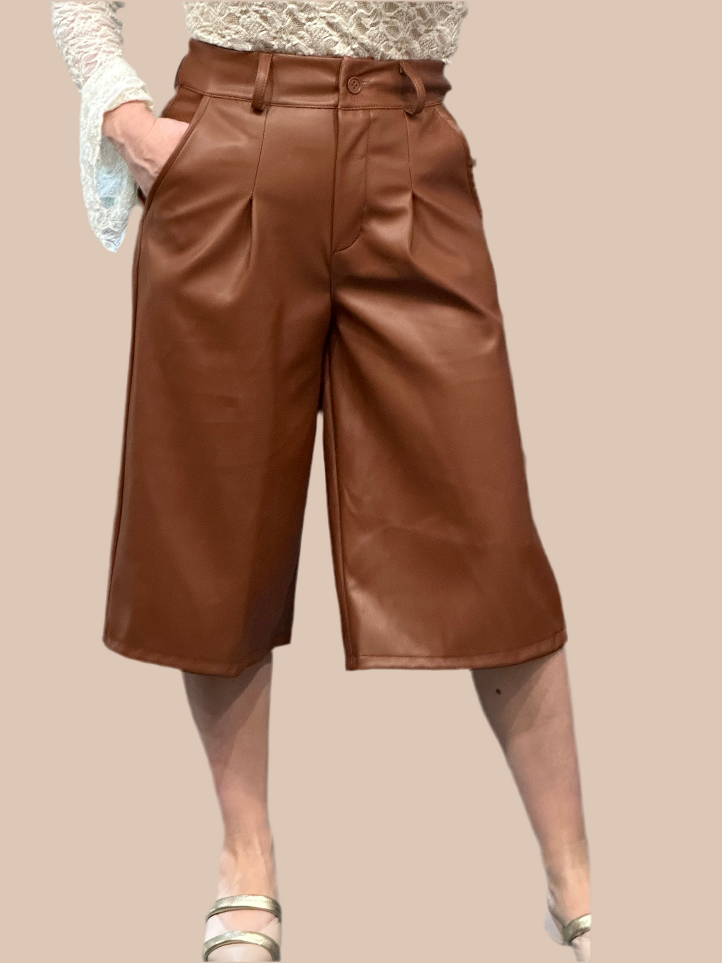 Pantaloni corti in ecopelle